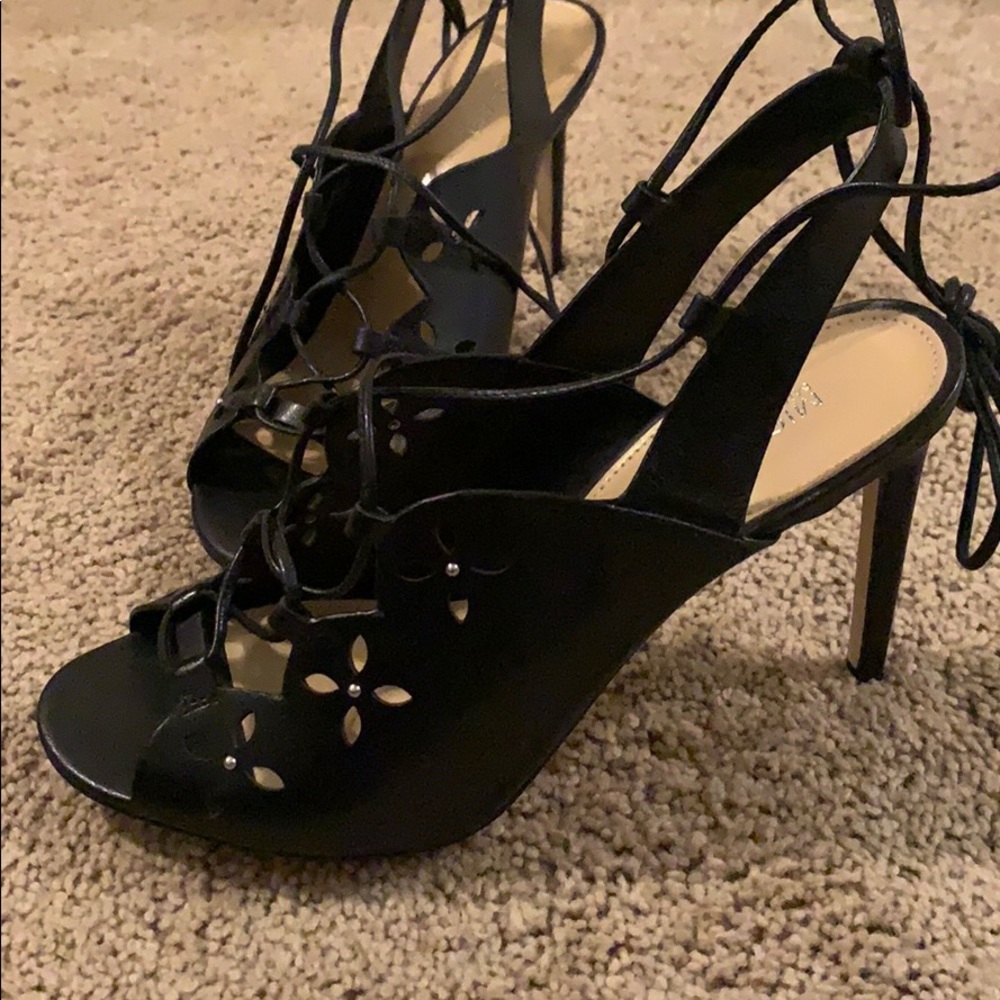 Shoes - Picture 2 of 7